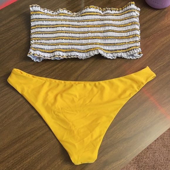 Bikini - Picture 2 of 2